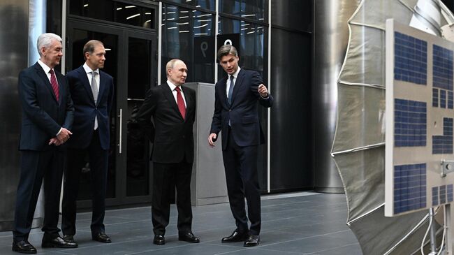 Президент РФ Владимир Путин посещает новый Национальный космический центр в Москве