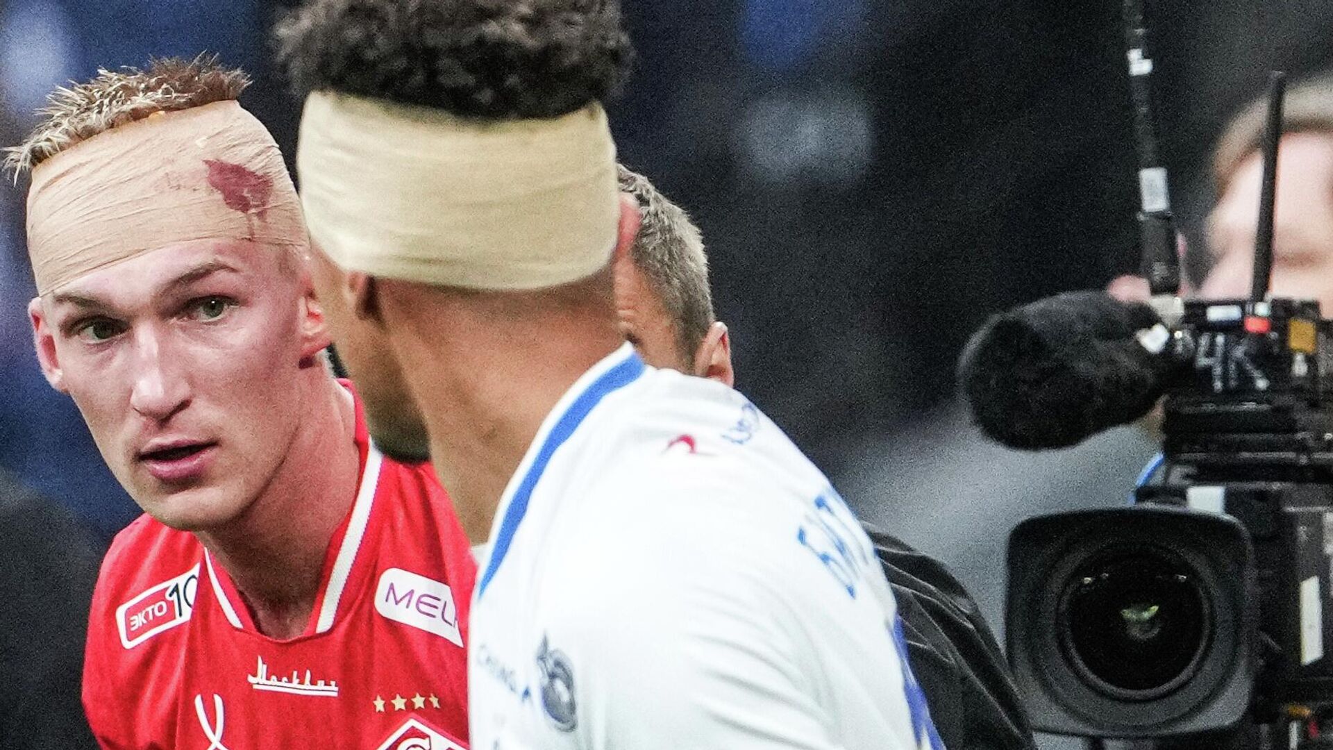 Даниил Денисов и Бителло в матче 8-го тура российской Премьер-лиги в Москве - РИА Новости, 1920, 13.09.2025