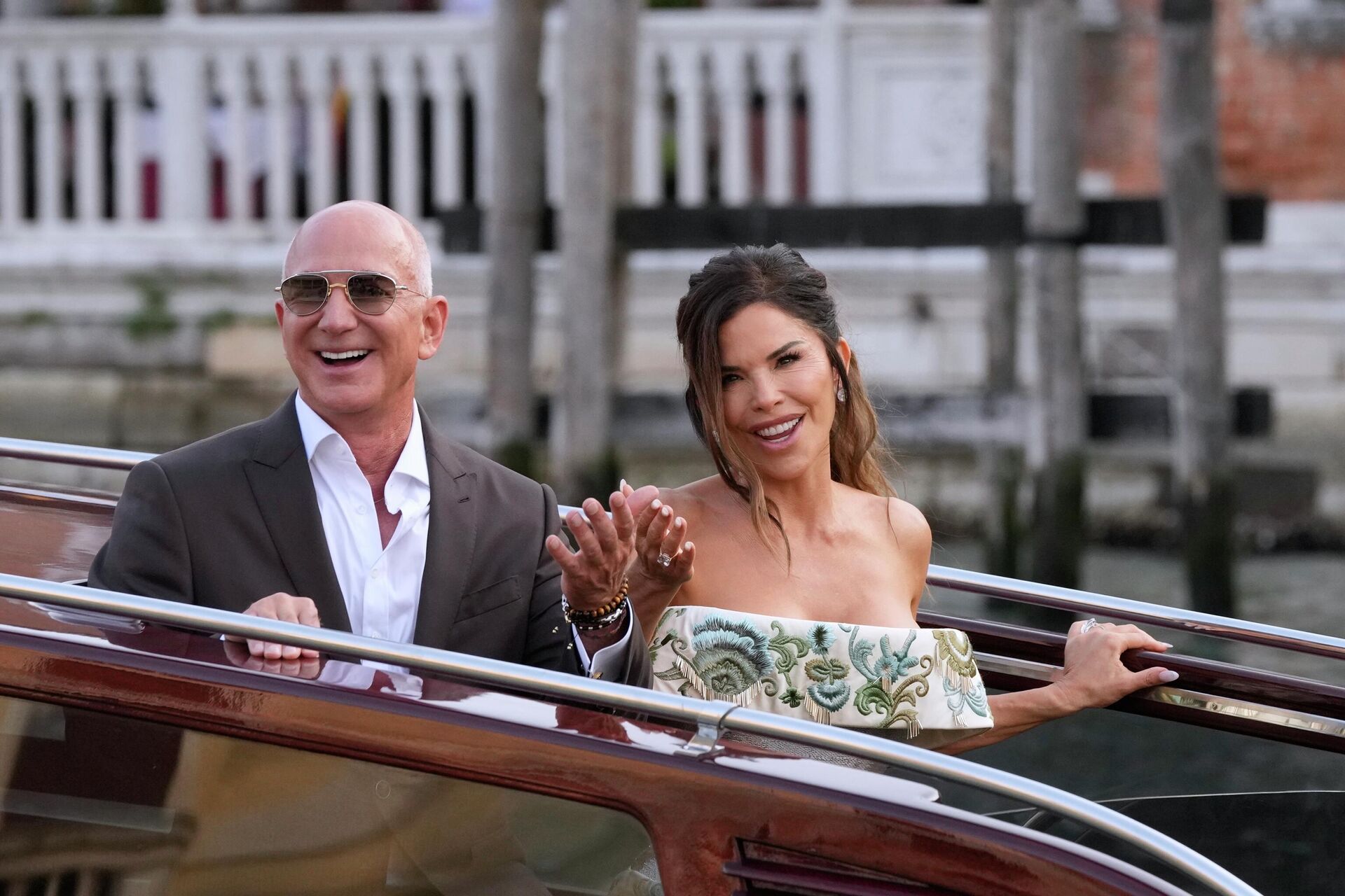 Джефф Безос и Лорен Санчес - РИА Новости, 1920, 13.09.2025