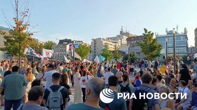 Протест из-за приватизации госпредприятий на площади Славия в центре Белграда