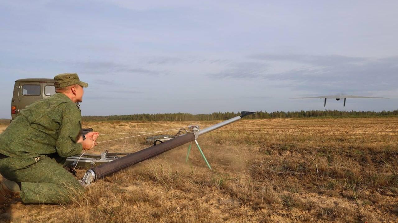 Запуск БПЛА во время совместного стратегического учения Запад-2025