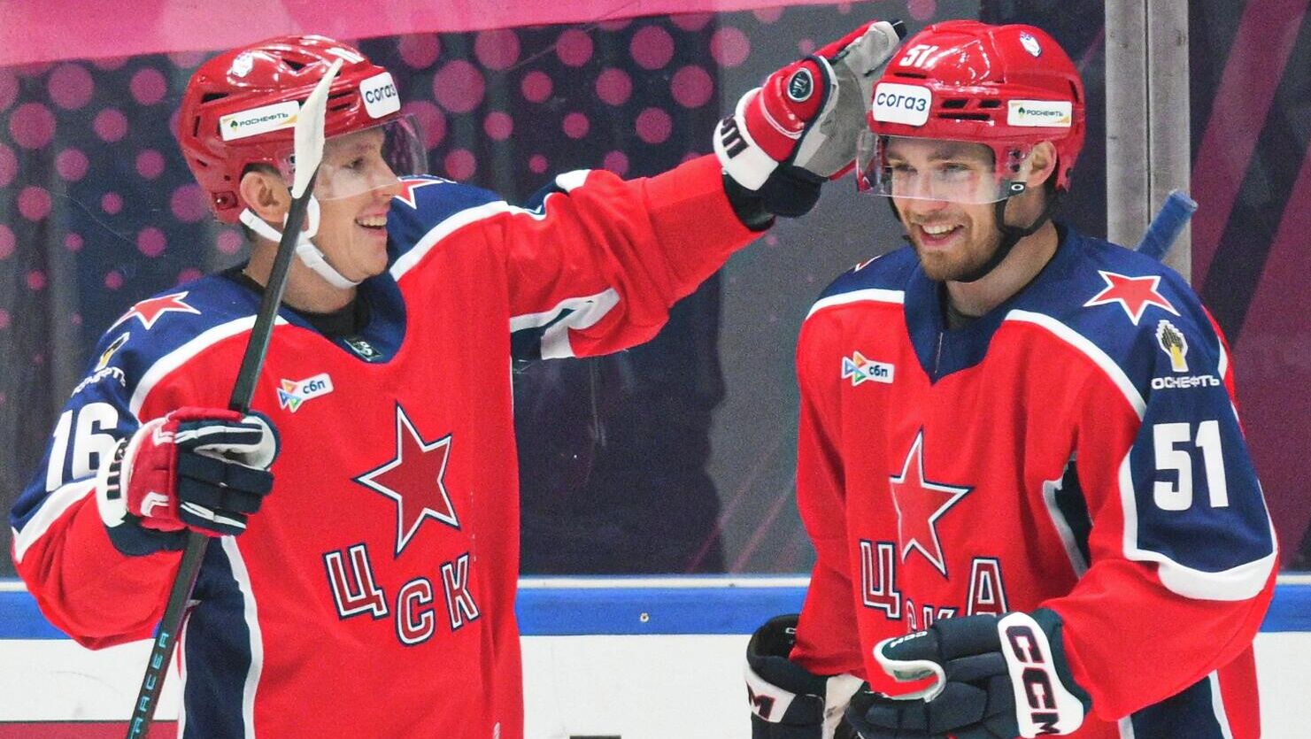 Хоккеисты ЦСКА Денис Зернов и Николай Коваленко - РИА Новости, 1920, 14.09.2025