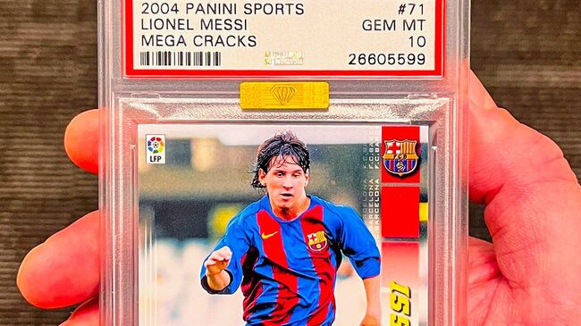 Коллекционная карточка с изображением восьмикратного обладателя Золотого мяча аргентинского футболиста Лионеля Месси