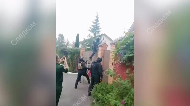 Обыск в доме экс-замначальника тыла внутренних войск МВД России по делу о получении взятки