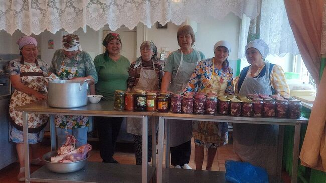 Жители села из Башкирии приготовили тушенку участникам СВО