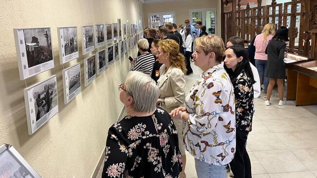 Открытие фотовыставки Освобождение. Мир народам: Освобождение. 1943-1945 гг. с использованием модулей комплексной мобильный экспозиции в Борисовской центральной районной библиотеки им. И.Х. Колодеева Открытие фотовыставки Освобождение. Мир народам: Освобождение. 1943-1945 гг. с использованием модулей комплексной мобильный экспозиции в Борисовской центральной районной библиотеки им. И.Х. Колодеева