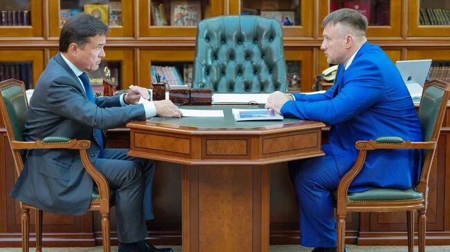 Глава Подмосковья Андрей Воробьев на рабочей встрече с главой городского округа Серпухов Алексеем Шимко