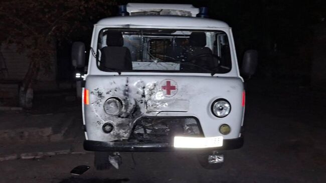 Последствия атаки на машину скорой помощи в селе Великая Знаменка Запорожской области