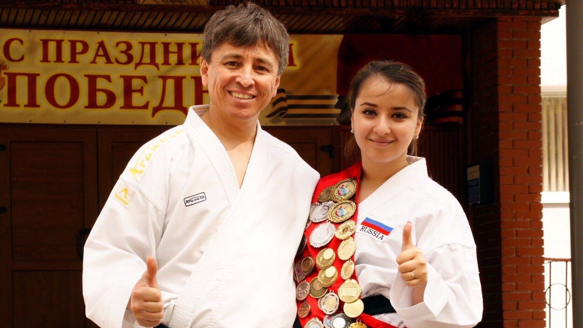 Азамат Норманов с дочерью Дилей Азамат Норманов с дочерью Дилей - РИА Новости, 1920, 16.09.2025