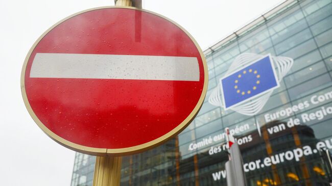 Логотип Евросоюза на здании штаб-квартиры Европейского парламента в Брюсселе