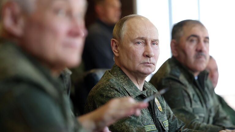 Президент РФ Владимир Путин во время посещения полигона Мулино