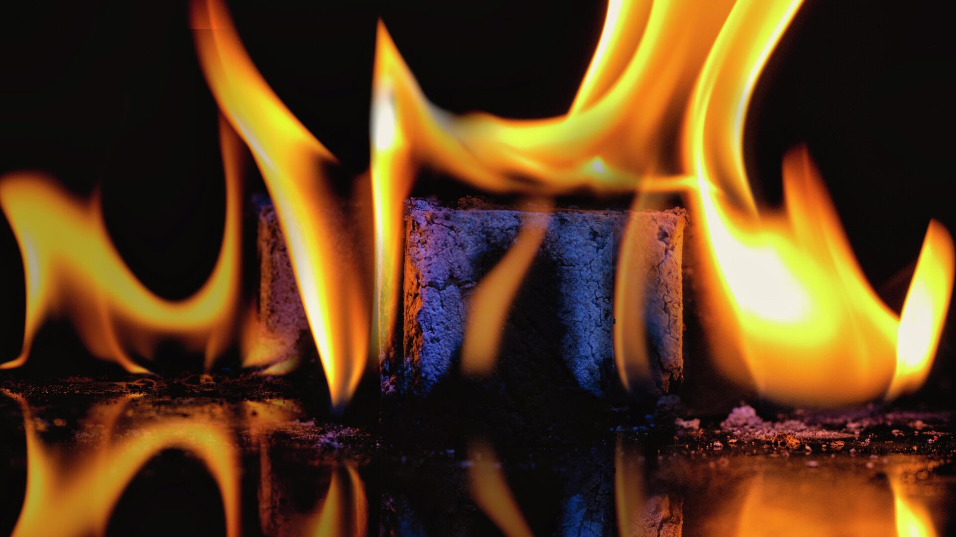 Горящий материал - РИА Новости, 1920, 18.09.2025