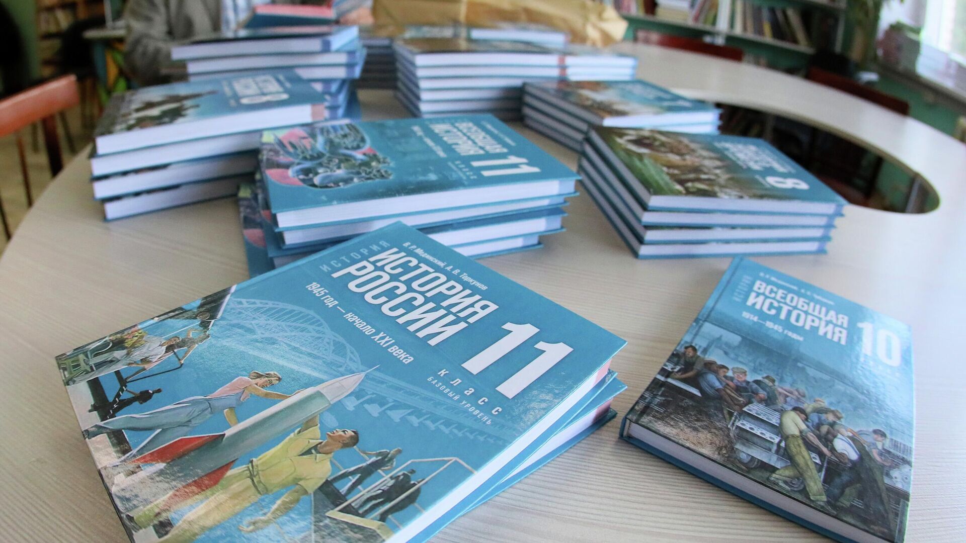 Единые госучебники могут ввести в образовательный процесс к 2032 году