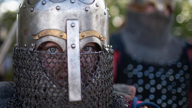 Участник конных соревнований военно-исторических клубов на военно-историческом фестивале Поле Куликово в рамках праздничных мероприятиях, посвященных 640-й годовщине Куликовской битвы