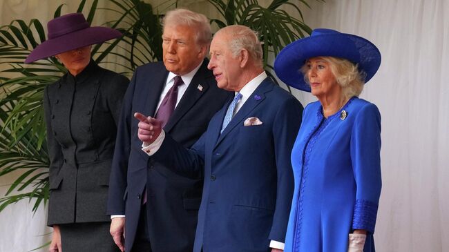 Президент США Дональд Трамп и король Великобритании Карл III во время встречи