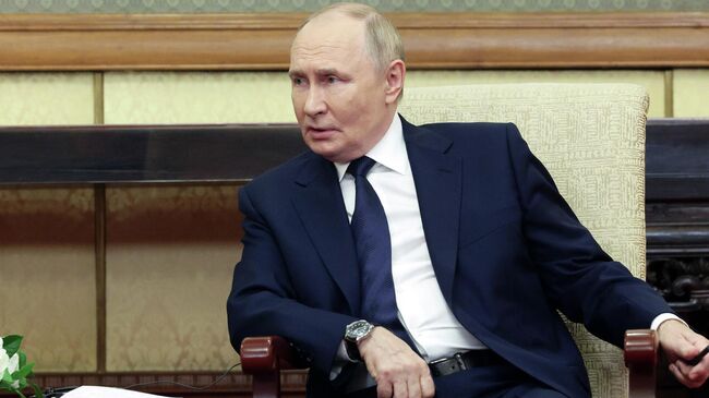 Путин на совещании с членами Правительства  Путин на совещании с членами Правительства