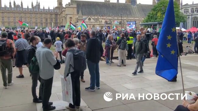 Демонстрация против приезда Трампа в Великобританию Демонстрация против приезда Трампа в Великобританию