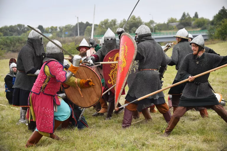 Участники военно-исторического фестиваля Поле Куликово 