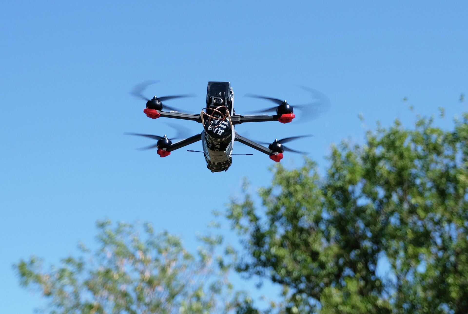 Боевая работа расчета FPV-дронов Боевая работа расчета FPV-дронов - РИА Новости, 1920, 20.10.2025