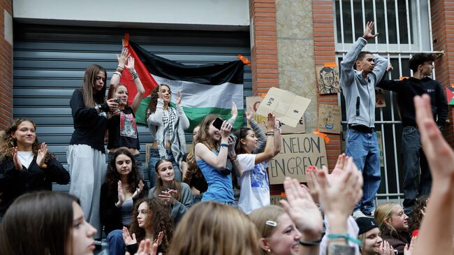 Участники протестных акций в Лилле, Франция, 18 сентября 2025 года