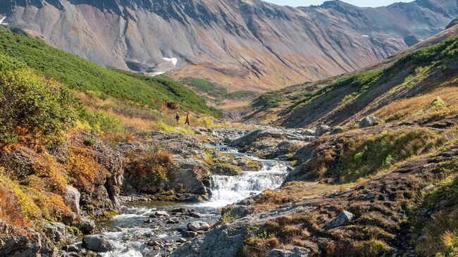 Водопад возле горного массива Вачкажец, Камчатка