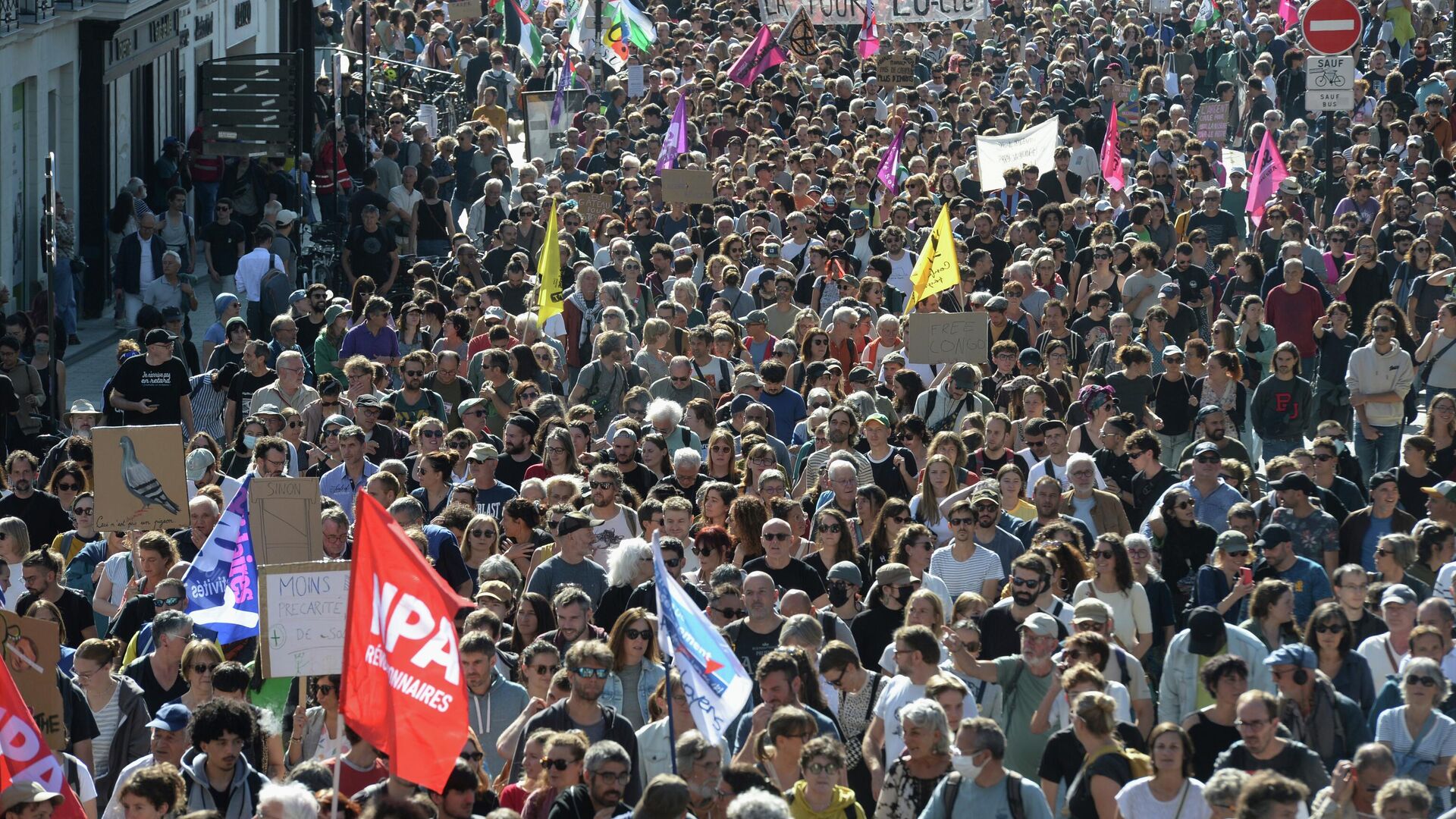 Акция протеста во Франции - РИА Новости, 1920, 07.12.2025