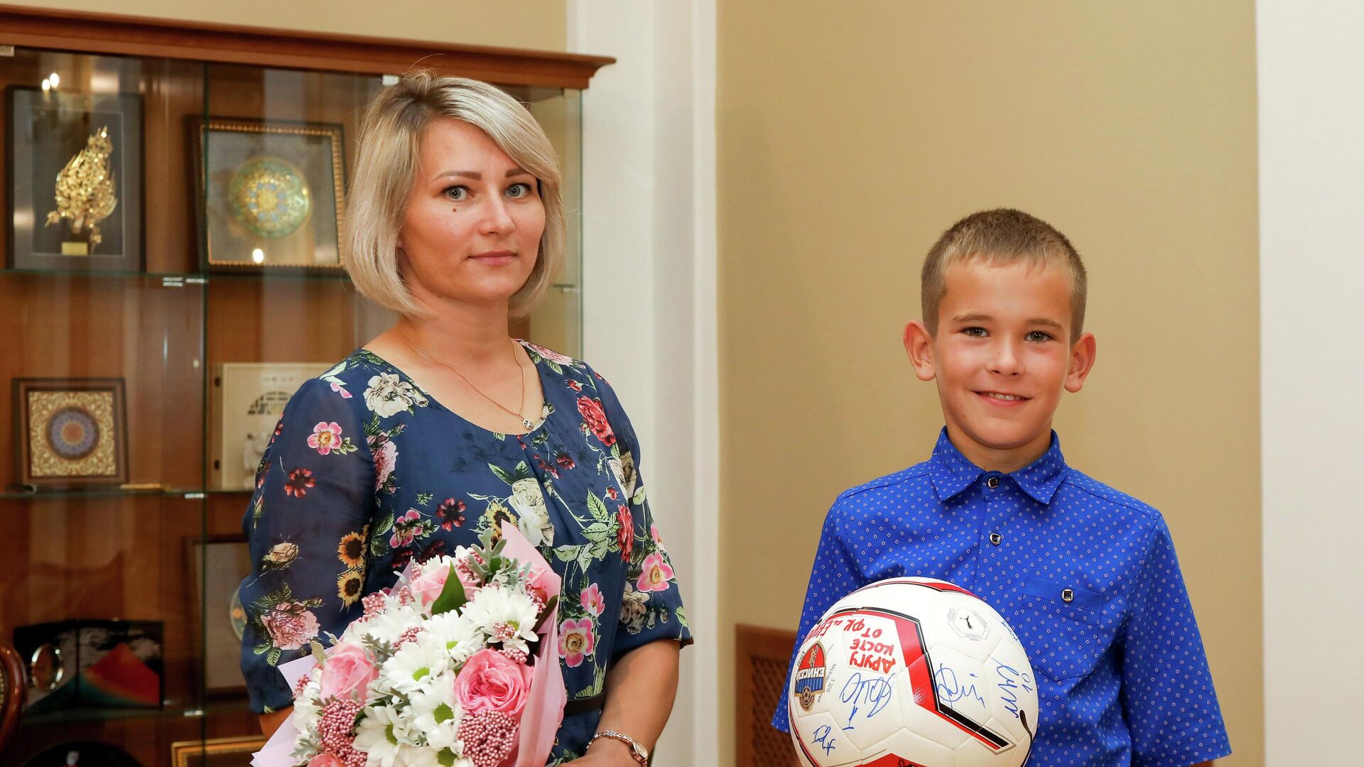 Костя Петрушенко с мамой Костя Петрушенко с мамой - РИА Новости, 1920, 19.09.2025