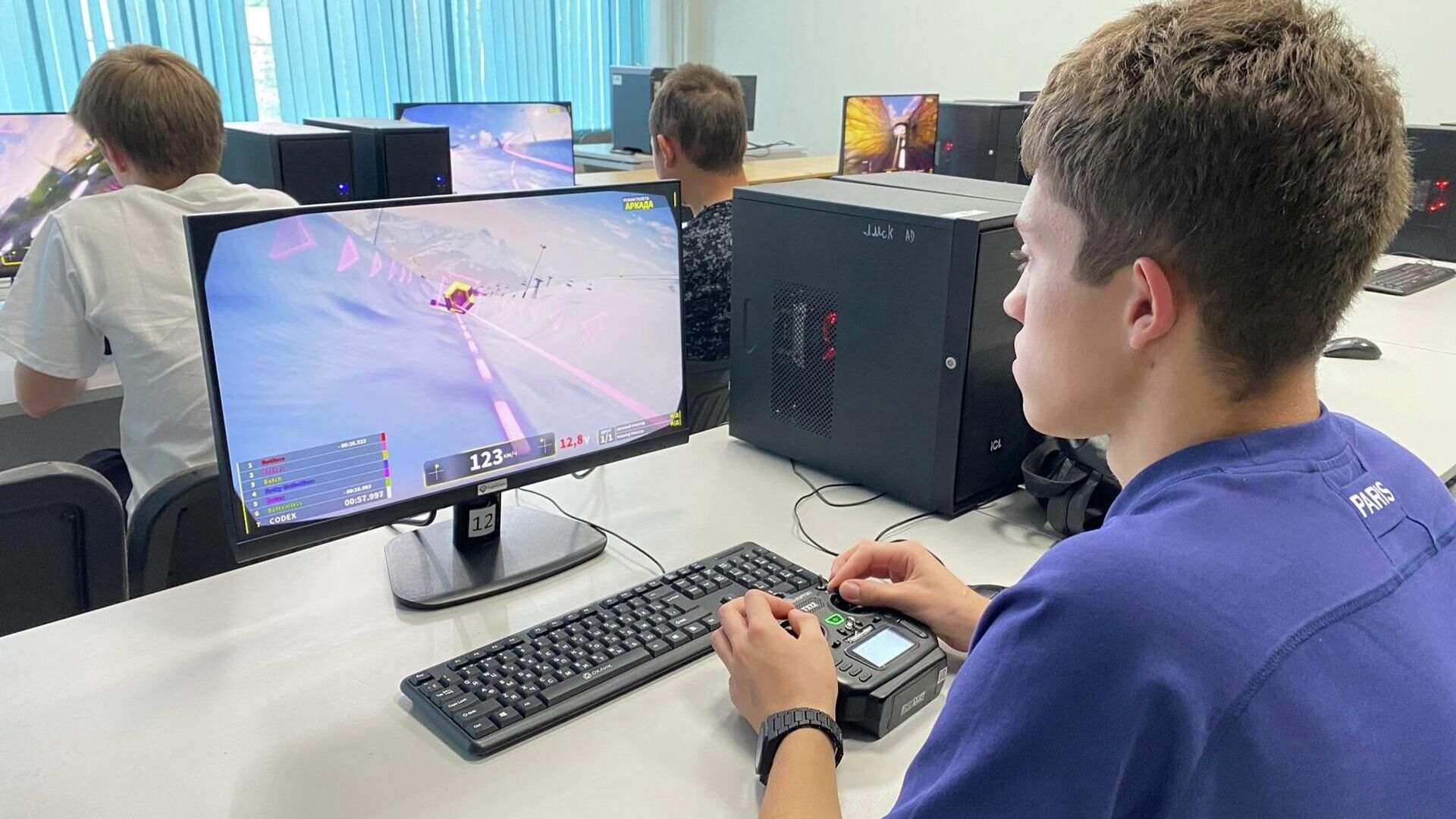 Десять школьников из Липецкой области станут операторами БПЛА - РИА Новости, 1920, 18.09.2025