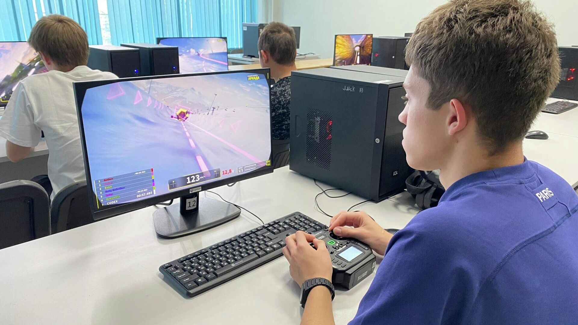 Десять школьников из Липецкой области станут операторами БПЛА - РИА Новости, 1920, 18.09.2025