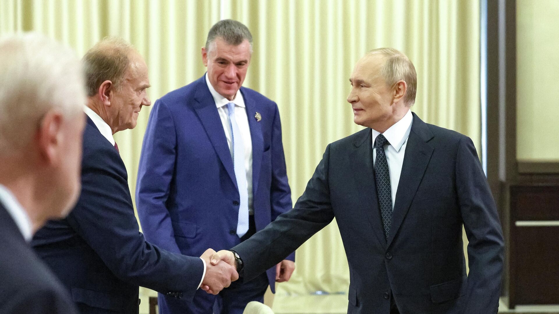 Президент РФ Владимир Путин проводит встречу с руководителями фракций политических партий в Госдуме РФ - РИА Новости, 1920, 18.09.2025