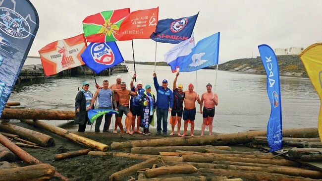 Участники заплыва Арктический рубеж