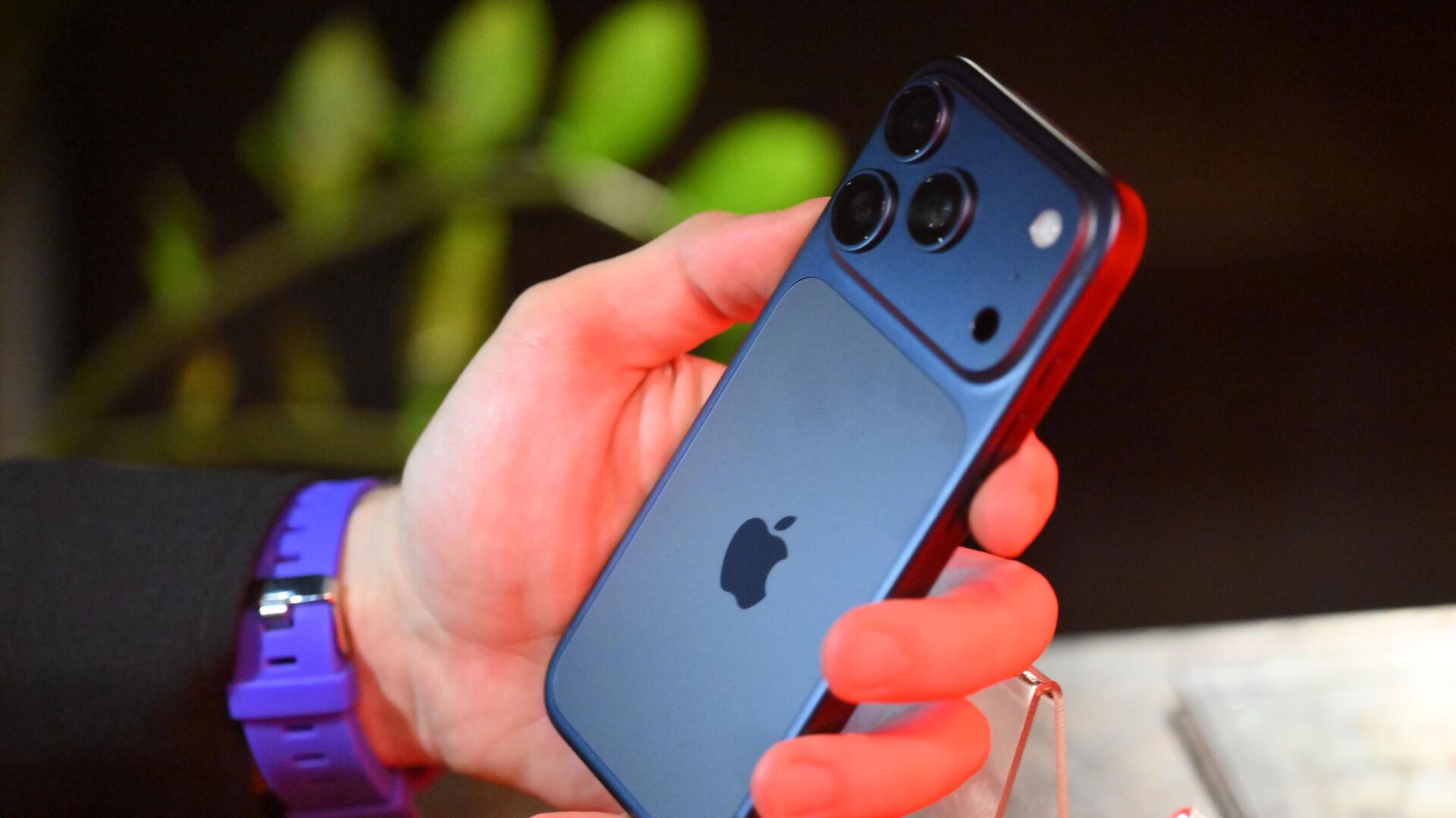 iPhone iPhone - РИА Новости, 1920, 10.10.2025