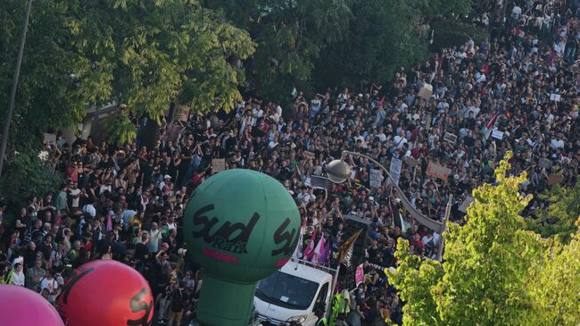 Акции протеста, организованные крупнейшими профсоюзами против сокращения бюджета, в Париже