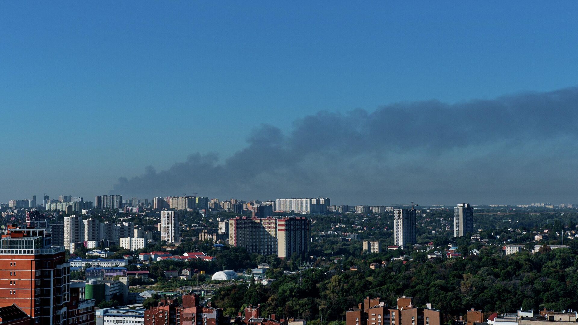Дым над Киевом. Сентябрь 2025 - РИА Новости, 1920, 19.09.2025