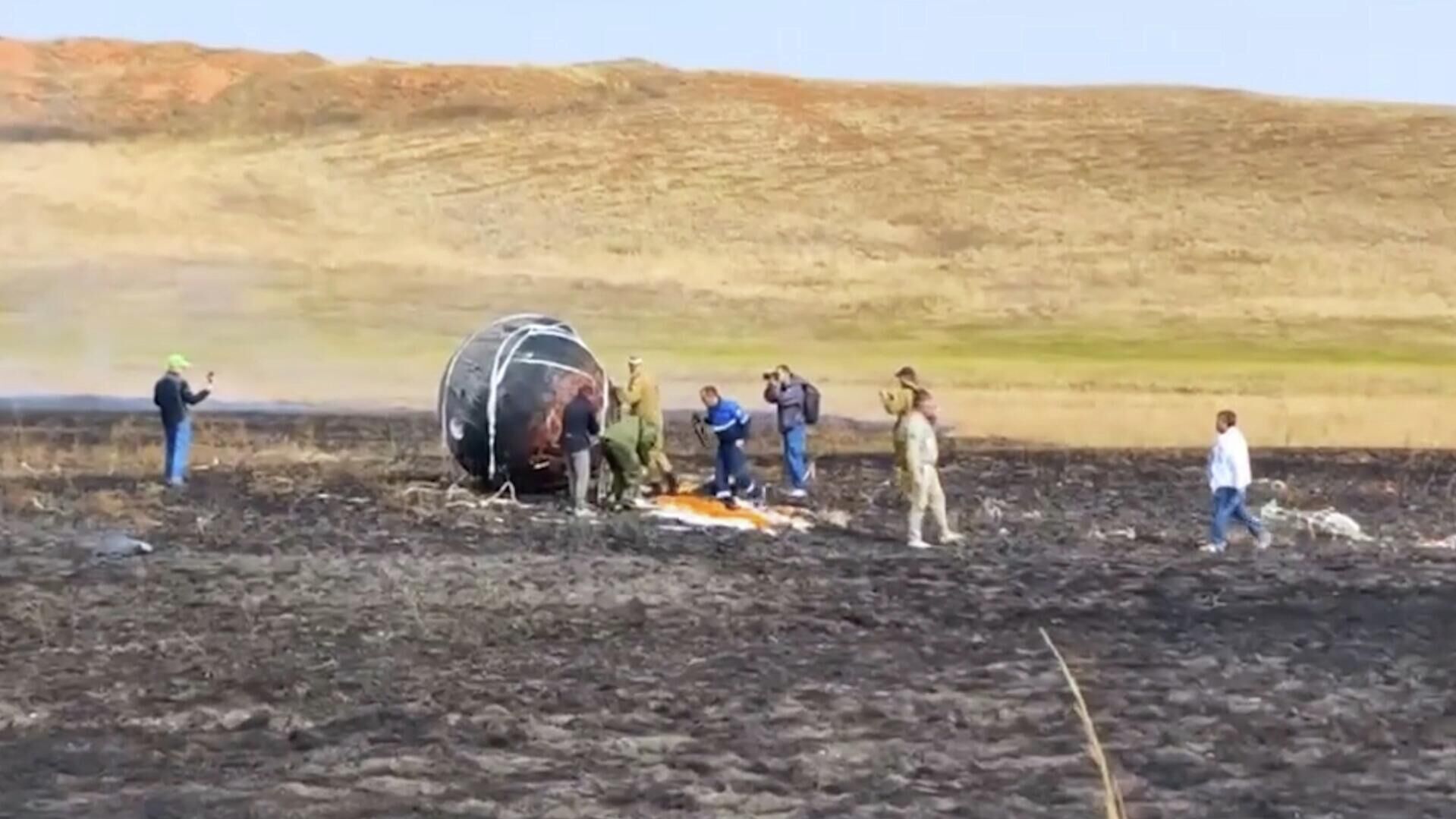 Кадры с места приземления биоспутника с мышами и мухами Кадры с места приземления биоспутника с мышами и мухами - РИА Новости, 1920, 19.09.2025