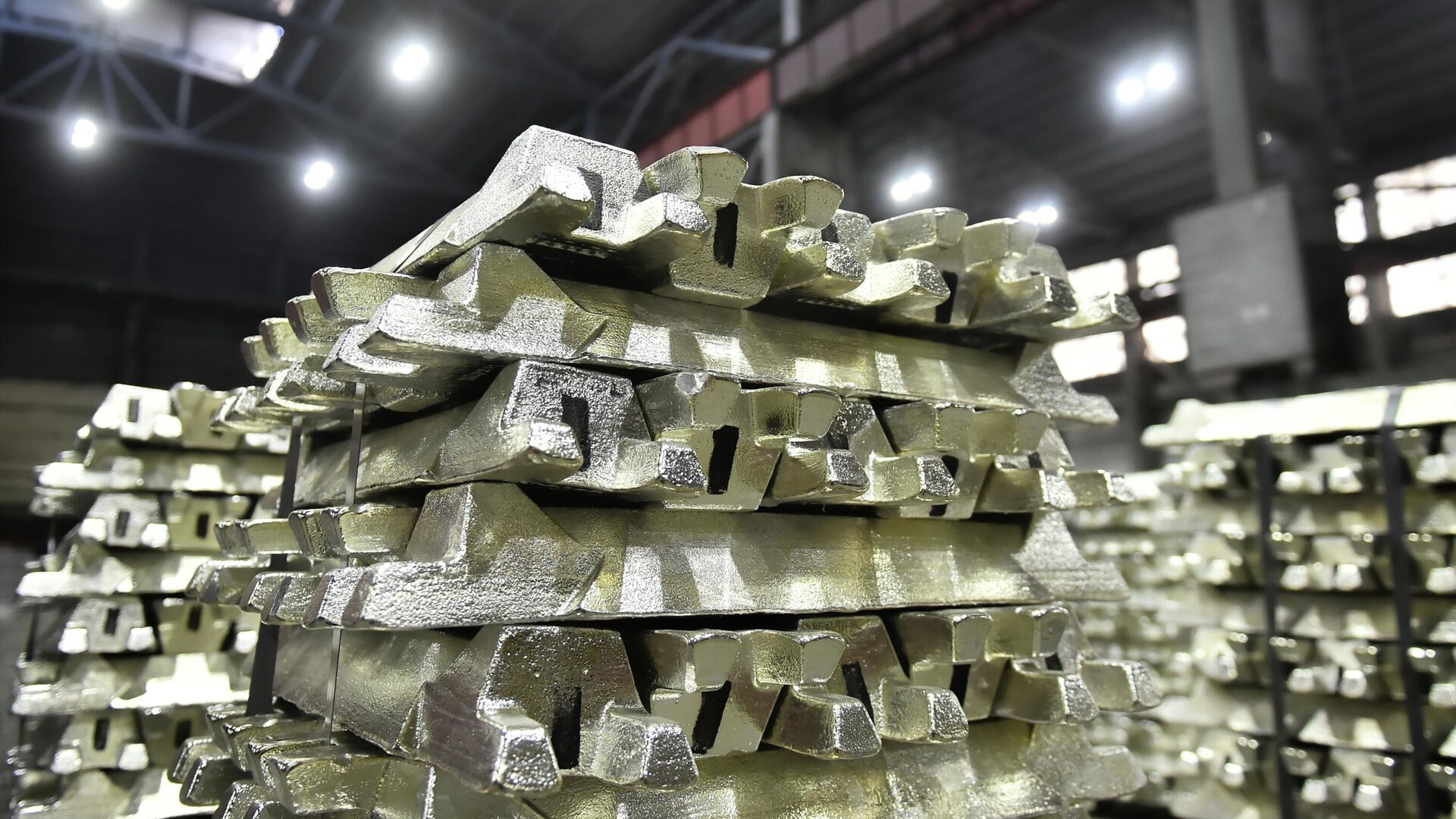 Алюминиевые слитки - РИА Новости, 1920, 20.10.2025