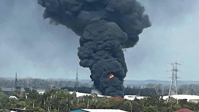 Пожар на складе лакокрасочных материалов в Тольятти Самарской области