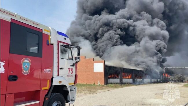 Пожар на складе лакокрасочных материалов в Тольятти Самарской области