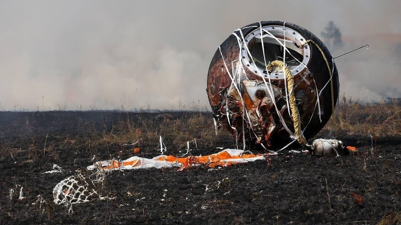 Спускаемый аппарат Бион-М №2 после посадки в Оренбургской области. 19 сентября 2025 Спускаемый аппарат Бион-М №2 после посадки в Оренбургской области. 19 сентября 2025 - РИА Новости, 1920, 19.09.2025