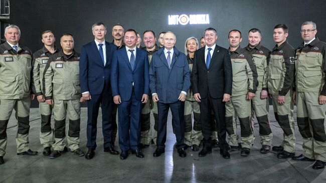 Президент России Владимир Путин поздравил работников ПАО Мотовилихинские заводы в Перми с Днем оружейника