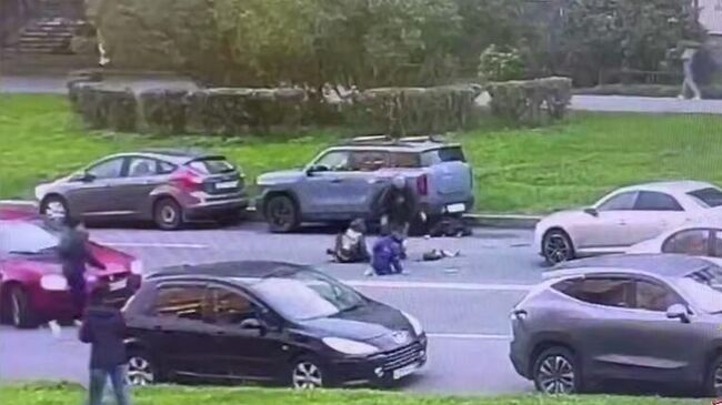 Водитель иномарки на повороте сбил женщину и двух детей, переходивших дорогу вне зоны пешеходного перехода в Красносельском районе Санкт-Петербурга