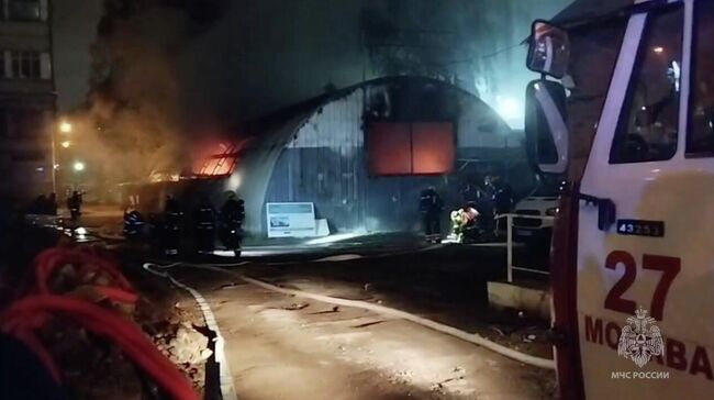 Ликвидация возгорания металлического ангара на севере Москвы