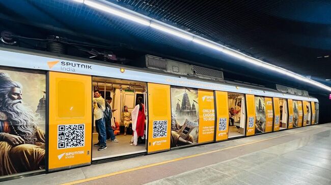 Фирменный поезд Sputnik India в метро индийской столицы Нью-Дели