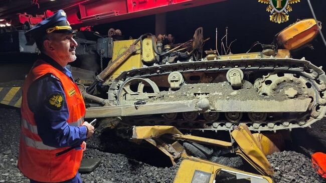 Последствия схода вагонов и крана с рельсов в Амурской области