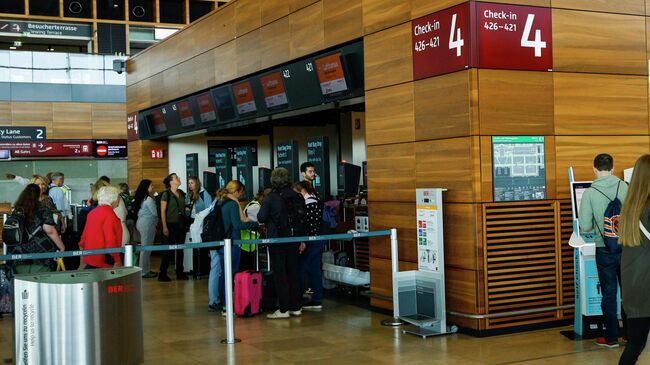 Обстановка после кибератаки, вызвавшей задержку рейсов в международном аэропорту Берлин — Бранденбург. 20 сентября 2025