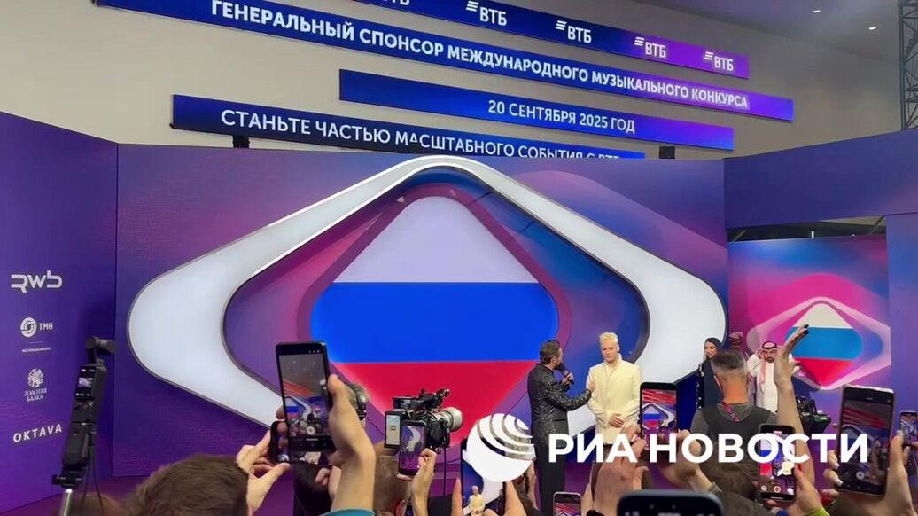 Shaman прошел по красной дорожке "Интервидения" с саудовской участницей