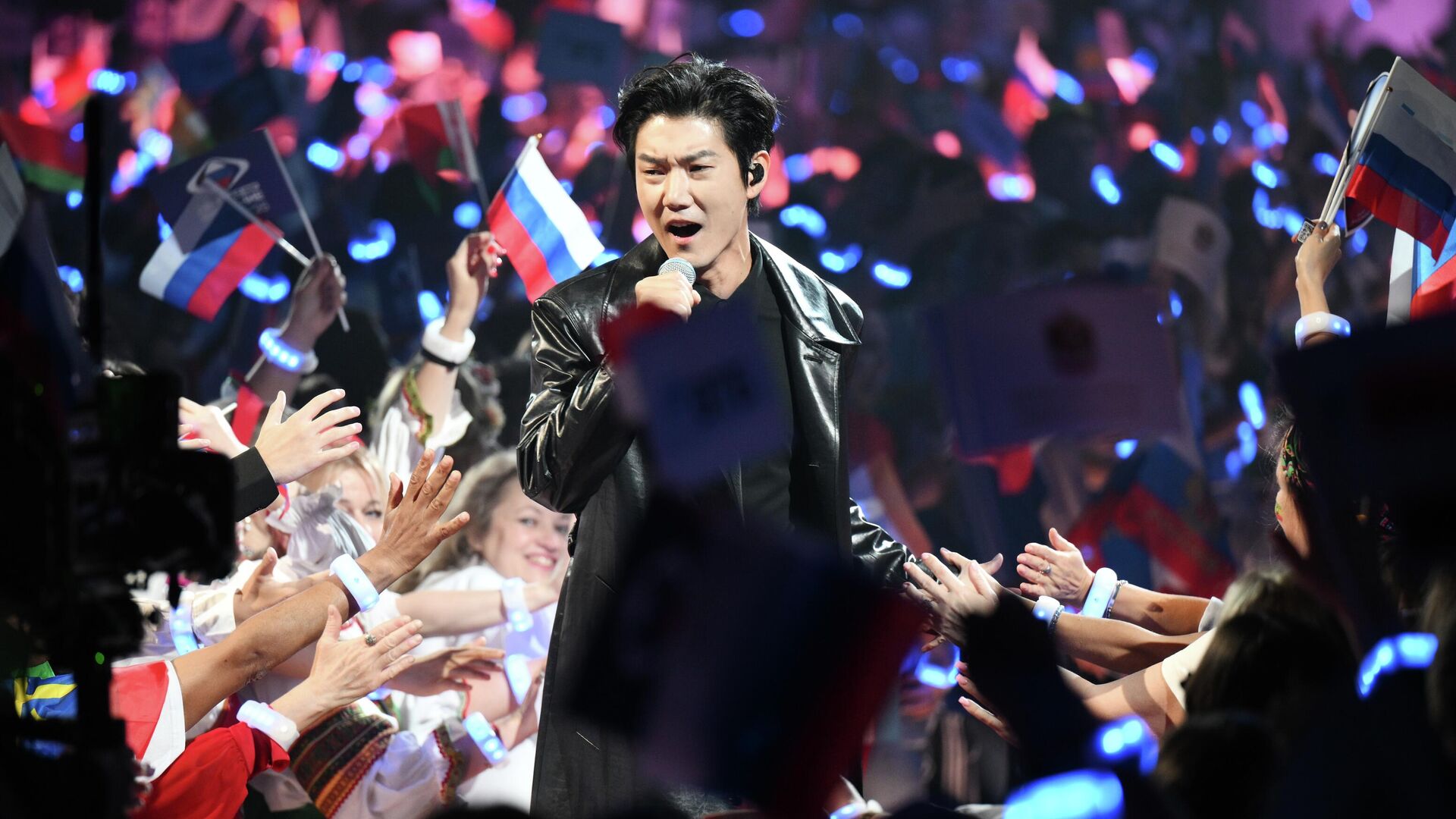Ван Си выступает на международном музыкальном конкурсе Интервидение в Москве - РИА Новости, 1920, 20.09.2025