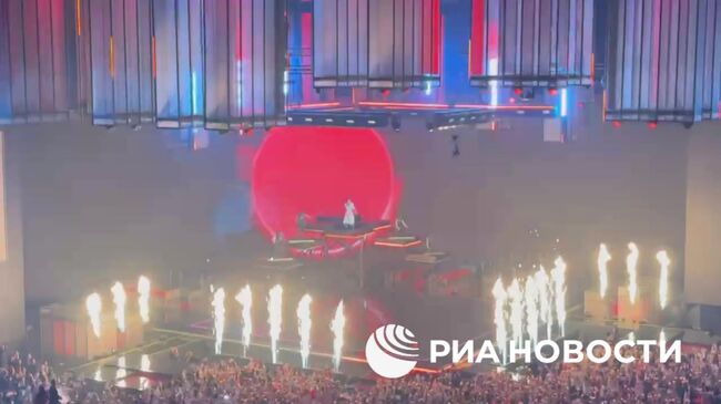 Певец Дык Фук из Вьетнама выступает в финале Интервидения