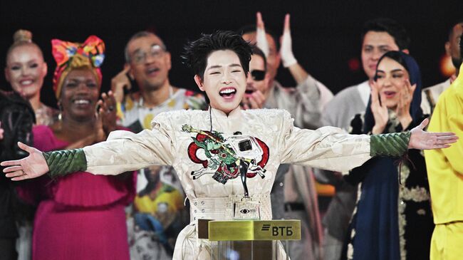 Дык Фук - победитель международного музыкального конкурса Интервидение в Москве Дык Фук - победитель международного музыкального конкурса Интервидение в Москве