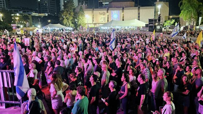 Участники митинга в Тель-Авиве в поддержку израильских заложников, удерживаемых в секторе Газа. 20 сентября 2025